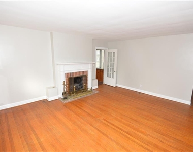 216 Glen Echo Drive - Photo Thumbnail 4