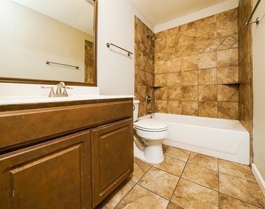 11921 Hickory Circle - Photo Thumbnail 12