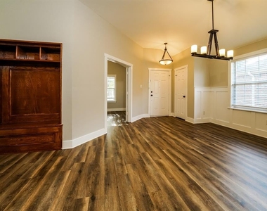 11921 Hickory Circle - Photo Thumbnail 2