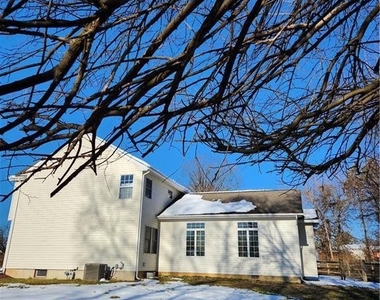 5280 Vermont Drive - Photo Thumbnail 7