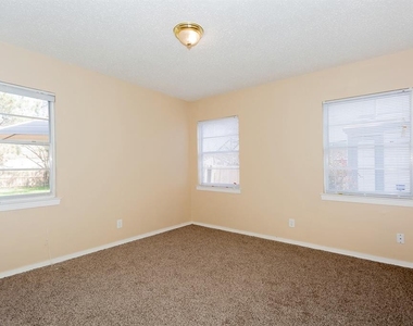 11535 Sinclair Avenue - Photo Thumbnail 3