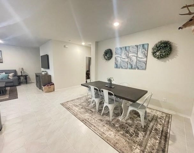 916 Community Way - Photo Thumbnail 9