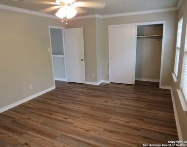 6814 Crest Pl - Photo Thumbnail 15