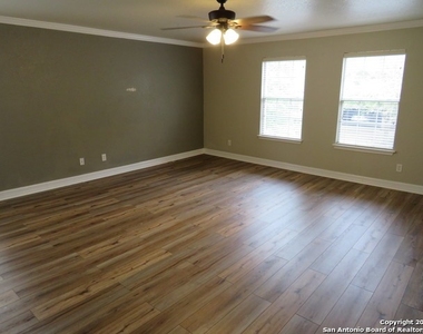 6814 Crest Pl - Photo Thumbnail 9