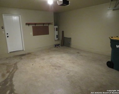 6814 Crest Pl - Photo Thumbnail 25