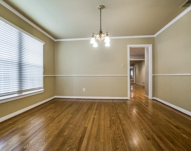 2601 Highview Terrace - Photo Thumbnail 7