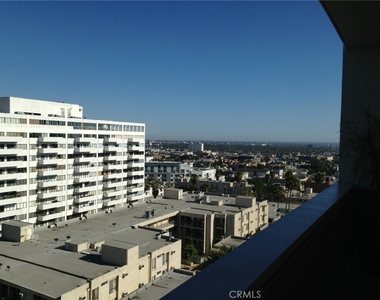 7250 Franklin Avenue - Photo Thumbnail 1