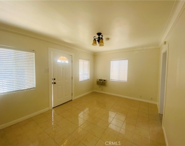 317 N Coronado Street - Photo Thumbnail 3