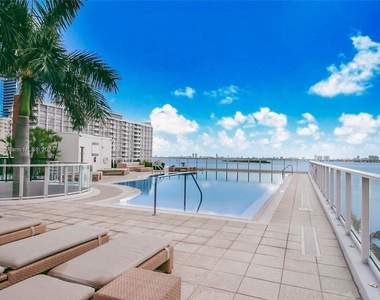 2020 N Bayshore Dr - Photo Thumbnail 12