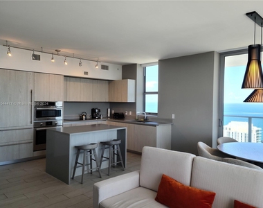 4010 S Ocean Dr - Photo Thumbnail 8