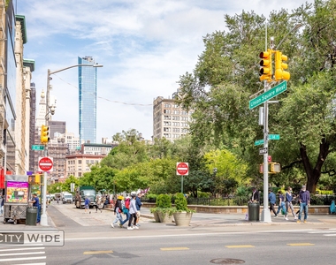 East 16th Street and 3rd avenue - Photo Thumbnail 4