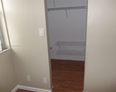 773 Crystal Lake Dr - Photo Thumbnail 4