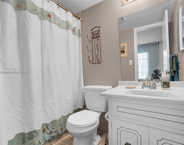 3541 Inverrary Dr - Photo Thumbnail 7