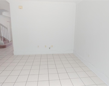 1528 Se 24th Ct - Photo Thumbnail 3