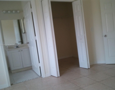 3002 San Remo Cir - Photo Thumbnail 11