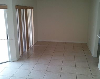 3002 San Remo Cir - Photo Thumbnail 4