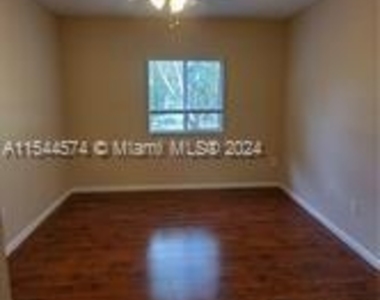 8855 N Isles Cir - Photo Thumbnail 5