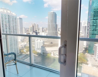 500 Brickell Ave - Photo Thumbnail 6