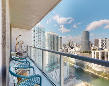 500 Brickell Ave - Photo Thumbnail 20