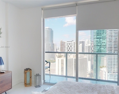 500 Brickell Ave - Photo Thumbnail 16