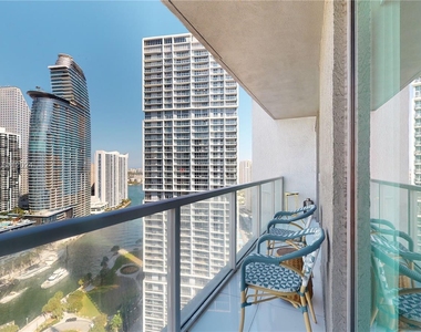 500 Brickell Ave - Photo Thumbnail 19