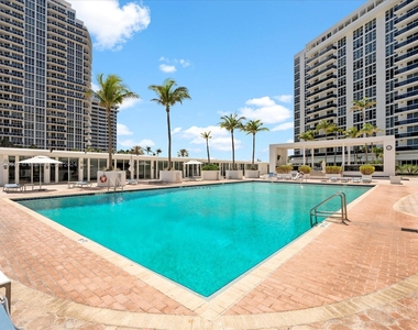 10275 Collins Ave - Photo Thumbnail 24