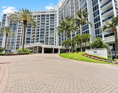 10275 Collins Ave - Photo Thumbnail 22