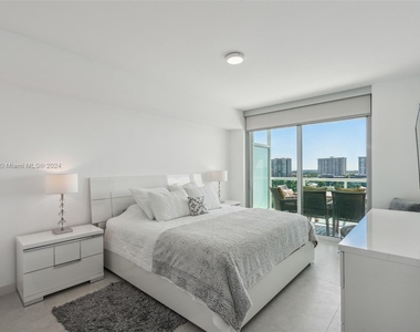 400 S Sunny Isles Blvd - Photo Thumbnail 16