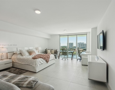 400 S Sunny Isles Blvd - Photo Thumbnail 25