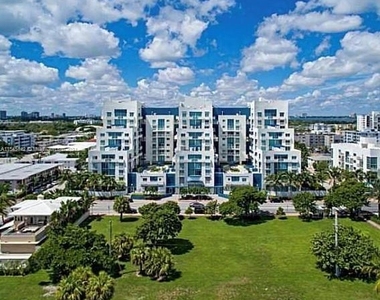 7600 Collins Ave - Photo Thumbnail 0