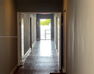 842 Meridian Ave - Photo Thumbnail 17