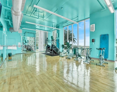 888 Biscayne Blvd - Photo Thumbnail 25