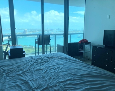 888 Biscayne Blvd - Photo Thumbnail 14