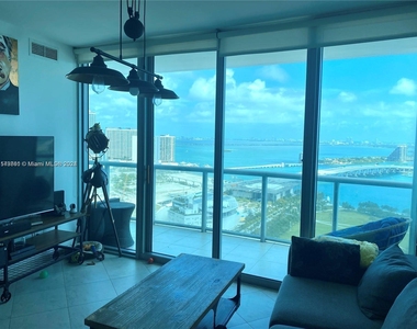 888 Biscayne Blvd - Photo Thumbnail 8