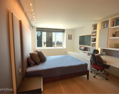 322 W 57th St - Photo Thumbnail 4