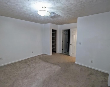 1511 Stoneleigh Circle - Photo Thumbnail 32