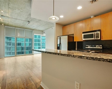 923 Peachtree Street Ne - Photo Thumbnail 3