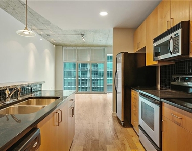 923 Peachtree Street Ne - Photo Thumbnail 1