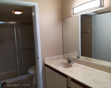 2767 S Carambola Cir - Photo Thumbnail 10