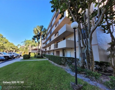 2767 S Carambola Cir - Photo Thumbnail 16