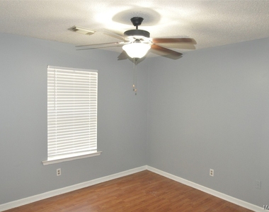 102 Live Oak Drive - Photo Thumbnail 8