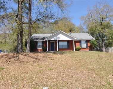 102 Live Oak Drive - Photo Thumbnail 0