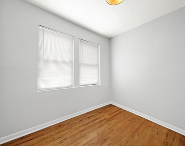 1052 N Springfield Avenue - Photo Thumbnail 8