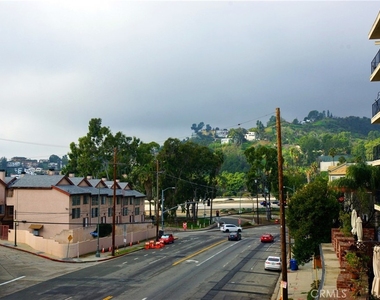 2260 N Cahuenga Boulevard - Photo Thumbnail 11