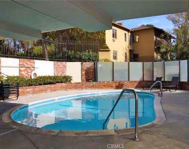 2260 N Cahuenga Boulevard - Photo Thumbnail 32