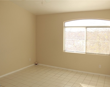 5415 W Harmon Avenue - Photo Thumbnail 8