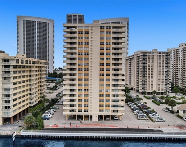 1833 S Ocean Dr - Photo Thumbnail 46