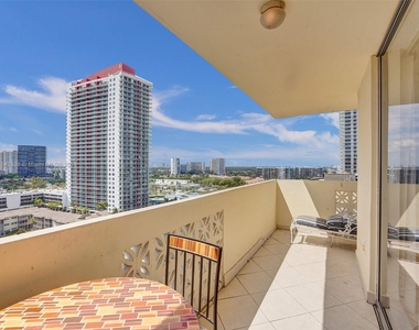 1833 S Ocean Dr - Photo Thumbnail 36