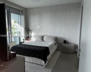 200 Biscayne Boulevard Way - Photo Thumbnail 4