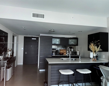 200 Biscayne Boulevard Way - Photo Thumbnail 12